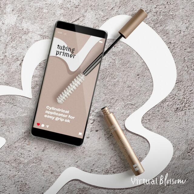 Discover the 𝗧𝘂𝗯𝗶𝗻𝗴 𝗣𝗿𝗶𝗺𝗲𝗿 of our Virtual Blossom collection. 
Featuring a cylindrical applicator specially designed for easy grip, its fiber brush is perfect for reaching even the shortest lashes. 
#Pibiplast #ShapingBeauty #VirtualBlossom